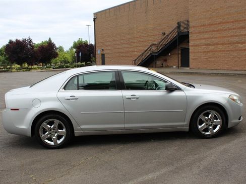 Used 2010 Chevrolet Malibu LS FWD image 5