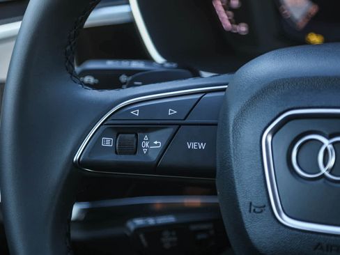 New 2025 Audi Q3 2.0T Premium image 23