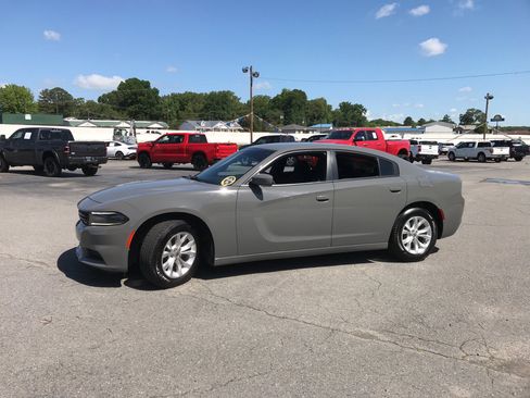 Used 2018 Dodge Charger SXT RWD image 8