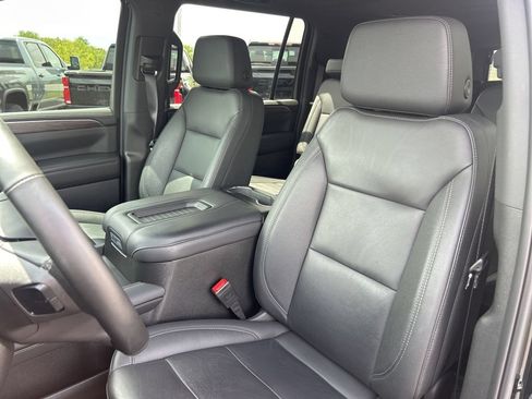 Used 2024 Chevrolet Suburban Z71 w/ Luxury Package AWD/4WD image 21