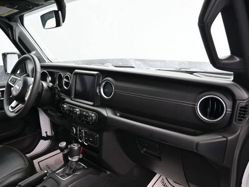 Used 2023 Jeep Wrangler Unlimited Sahara w/ Cold Weather Group AWD/4WD image 9