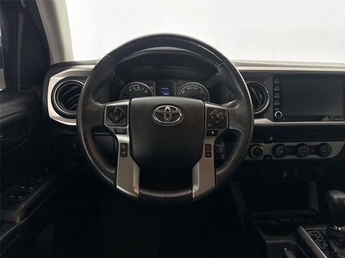 Used 2020 Toyota Tacoma SR5 AWD/4WD image 28