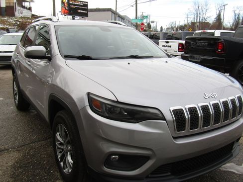 Used 2020 Jeep Cherokee Latitude Plus image 5