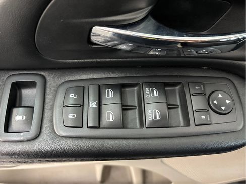 Used 2019 Dodge Grand Caravan SE FWD image 38