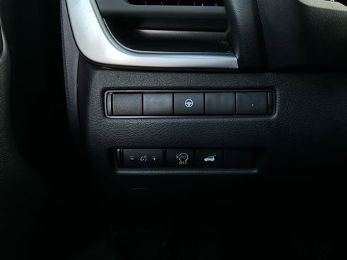 Used 2025 Nissan Rogue SV image 22