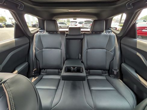 Certified 2025 Toyota Crown Signia AWD/4WD image 21