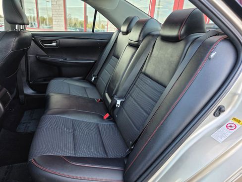 Used 2015 Toyota Camry SE image 7