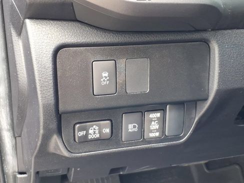 Used 2022 Toyota Tacoma TRD Sport w/ Black Out Package (TMS) AWD/4WD image 19
