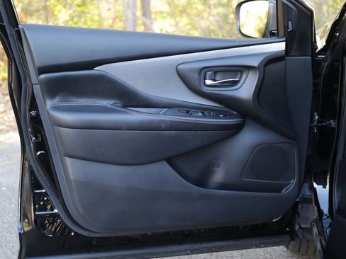 Used 2024 Nissan Murano SV image 25