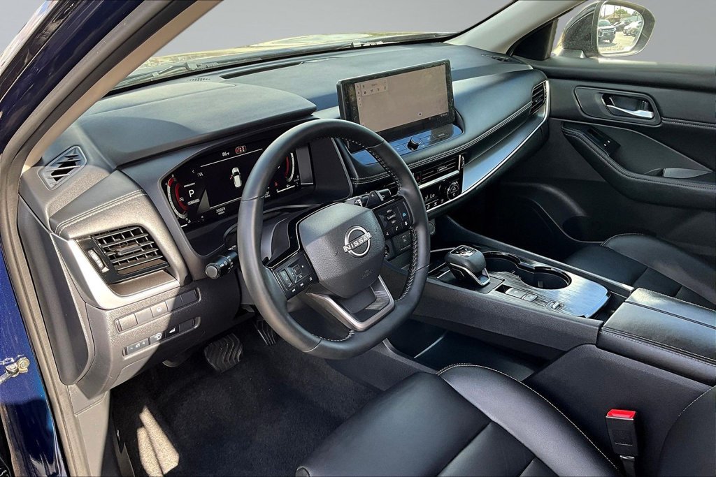 Used 2026 Nissan Rogue SL FWD image 18