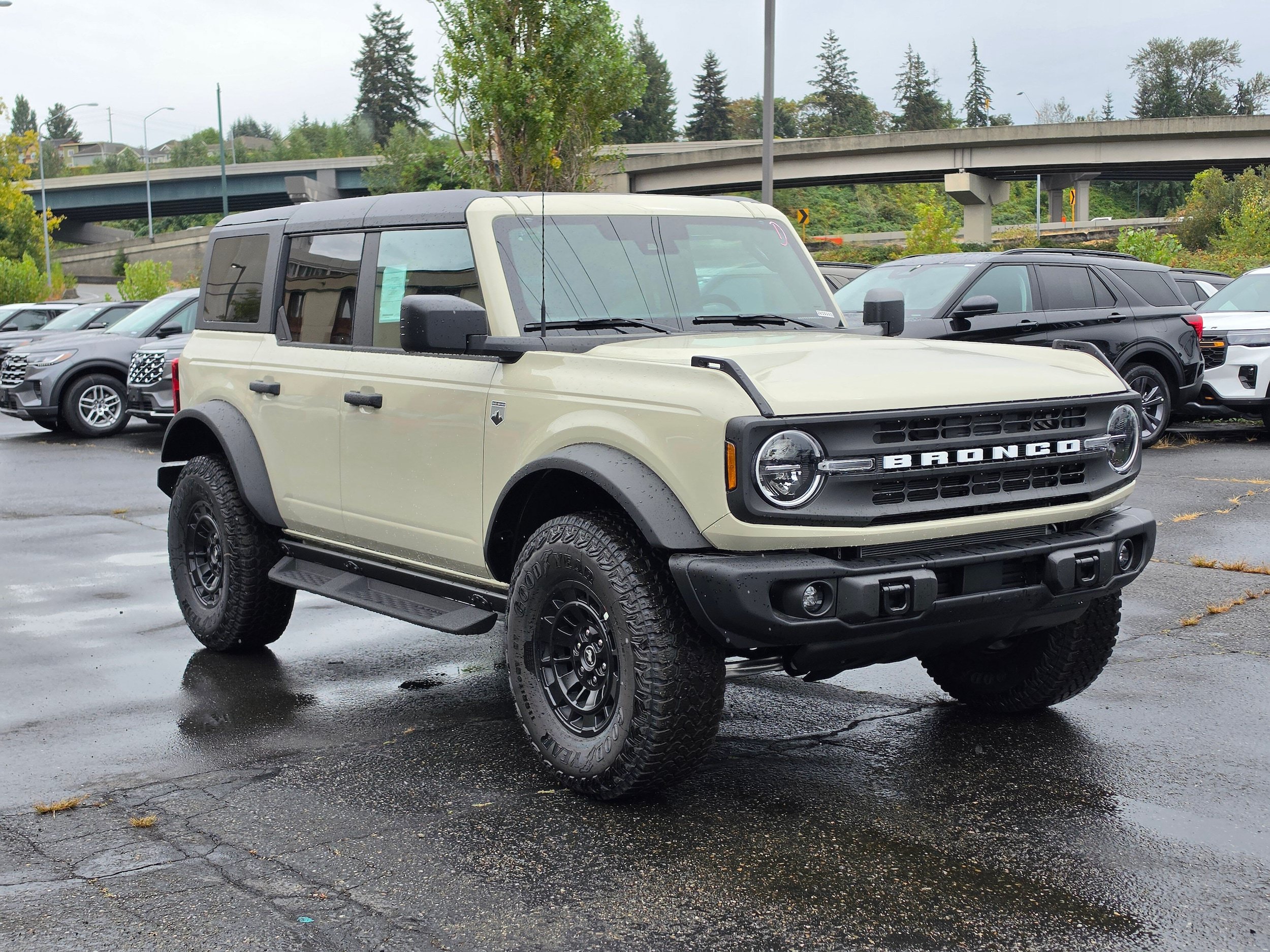New 2026 Ford Bronco Big Bend w/ Black Diamond Package AWD/4WD image 3