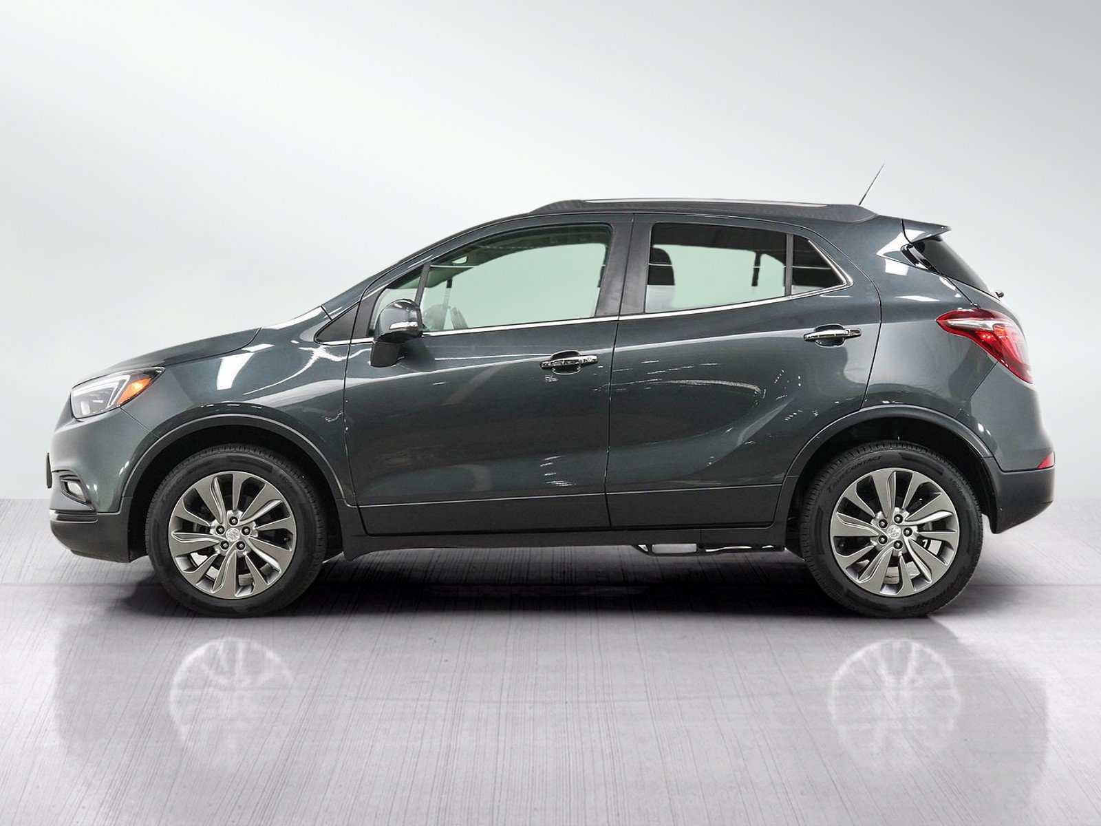 Used 2018 Buick Encore Essence AWD/4WD image 2