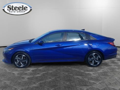 Used 2023 Hyundai Elantra SEL w/ Convenience Package image 2