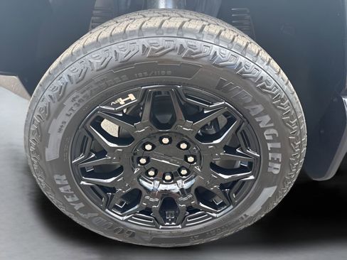 Used 2024 GMC Hummer EV 2X AWD/4WD image 40