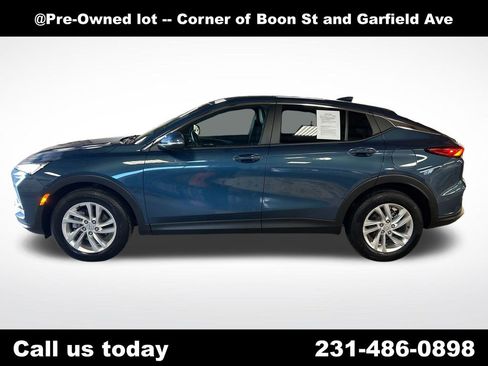 Used 2024 Buick Envista Sport Touring w/ Convenience I Package FWD image 2