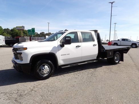 Used 2024 Chevrolet Silverado 3500 W/T w/ Snow Plow Prep Package AWD/4WD image 3