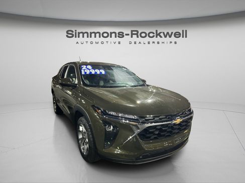 Used 2024 Chevrolet Trax LS w/ LS Convenience Package image 1