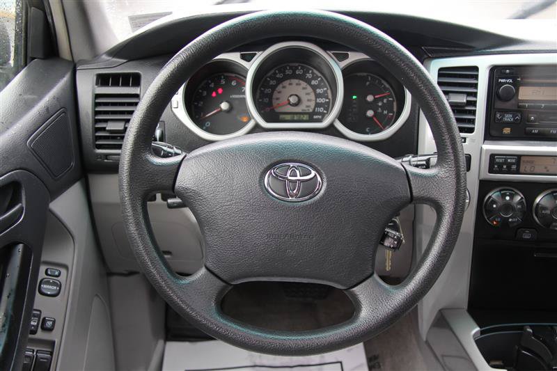 Used 2005 Toyota 4Runner SR5 AWD/4WD image 25