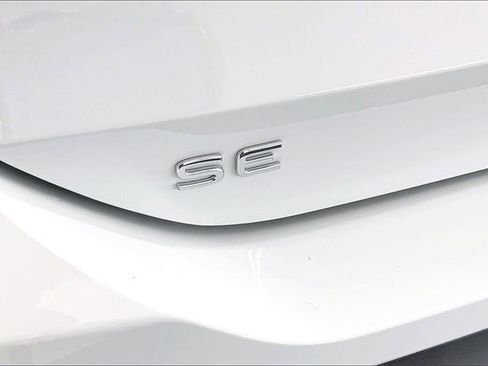 New 2026 Volkswagen Tiguan SE image 13