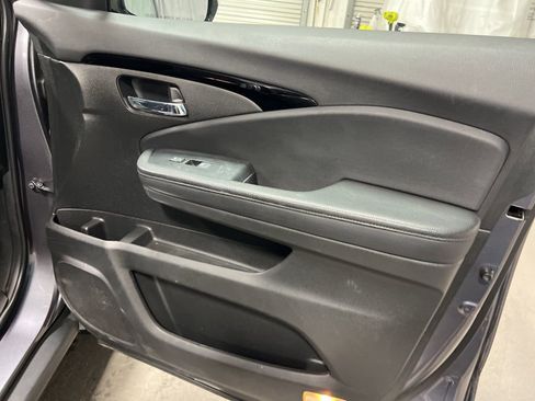 Used 2022 Honda Pilot Touring image 10