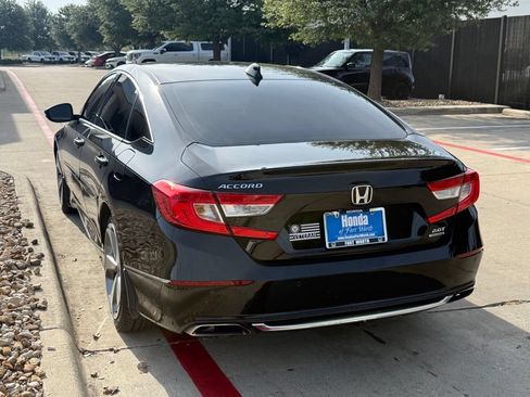 Used 2018 Honda Accord Touring image 3