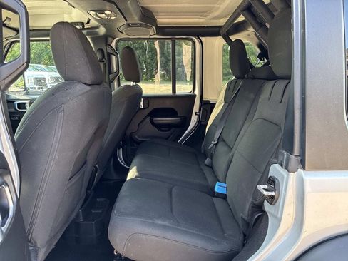 Used 2023 Jeep Wrangler Unlimited AWD/4WD image 15