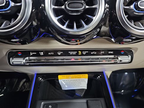 New 2025 Mercedes-Benz GLB 250 image 22