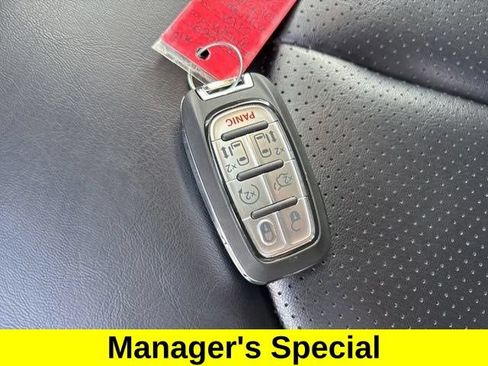 Used 2023 Chrysler Pacifica Touring-L FWD image 46