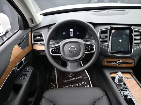 New 2025 Volvo XC90 T8 Core w/ Protection Package Premier image 18