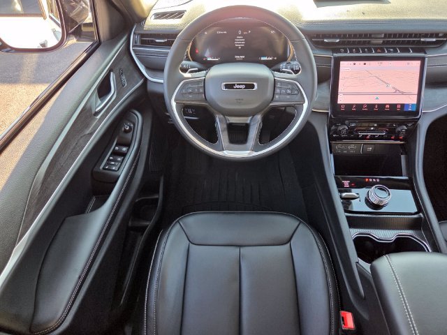 Certified 2025 Jeep Grand Cherokee Limited w/ Black Appearance Package AWD/4WD image 12
