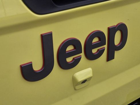 Used 2023 Jeep Gladiator Rubicon w/ LED Lighting Group AWD/4WD image 12