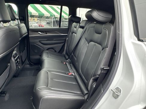 New 2025 Jeep Grand Cherokee Limited image 6