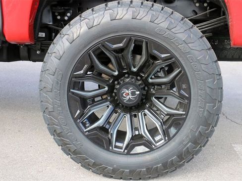 New 2026 Ford F250 Lariat w/ Black Appearance Package image 9