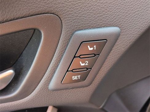 Used 2025 Toyota Sienna Platinum image 16