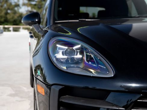 Used 2020 Porsche Macan w/ Premium Package AWD/4WD image 14