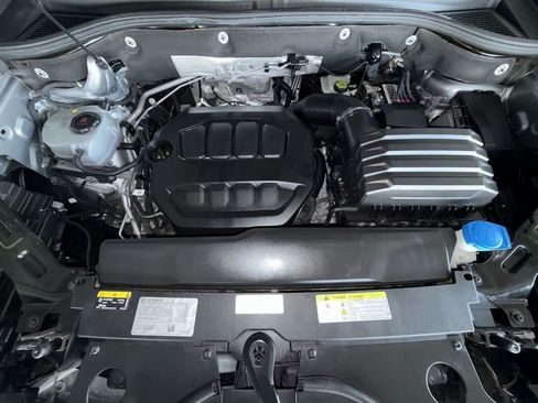 Certified 2024 Volkswagen Atlas Cross Sport SE FWD image 12