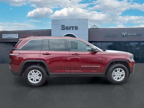 Used 2025 Jeep Grand Cherokee Laredo w/ Luxury Tech Group I AWD/4WD image 8