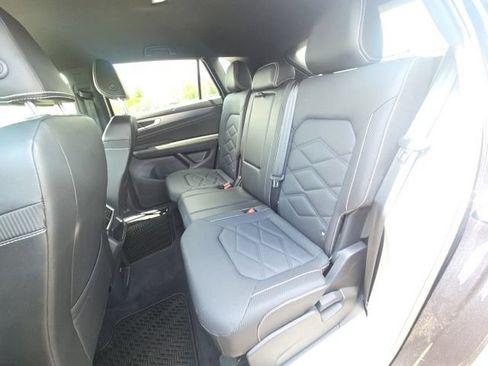 Used 2024 Volkswagen Atlas Cross Sport SE AWD/4WD image 17