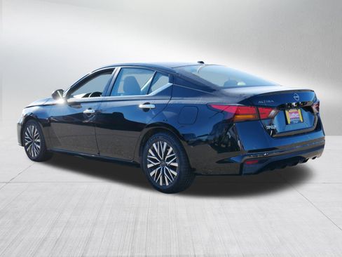 Used 2024 Nissan Altima 2.5 SV image 10