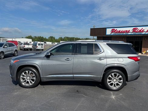 Used 2019 Chevrolet Traverse Premier w/ Driver Confidence II Package FWD image 2
