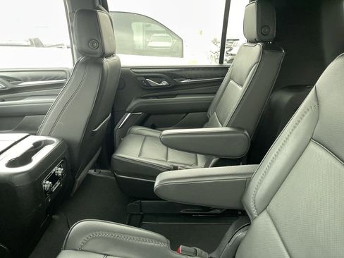 Used 2024 GMC Yukon XL Denali image 5