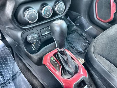 Used 2017 Jeep Renegade Trailhawk image 21