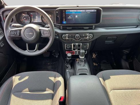 Used 2025 Jeep Wrangler Unlimited Rubicon AWD/4WD image 13