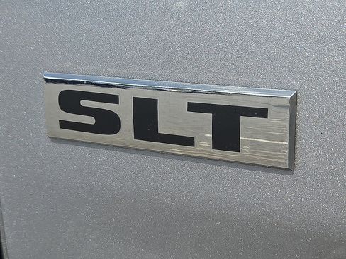 Used 2023 RAM 1500 Classic SLT w/ Trailer & Traction Group image 9