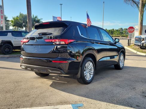 Used 2024 Mitsubishi Outlander ES image 5