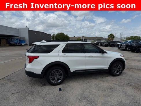 Used 2022 Ford Explorer XLT w/ Equipment Group 202A image 3