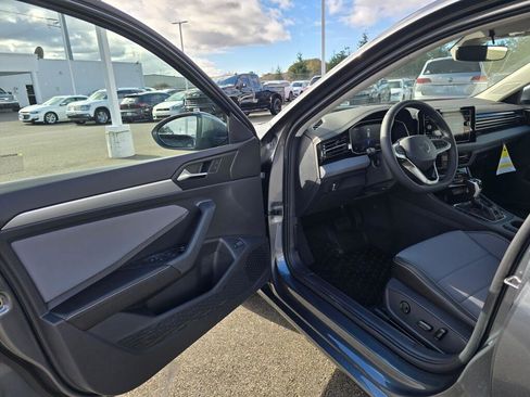 New 2026 Volkswagen Jetta SE FWD image 32