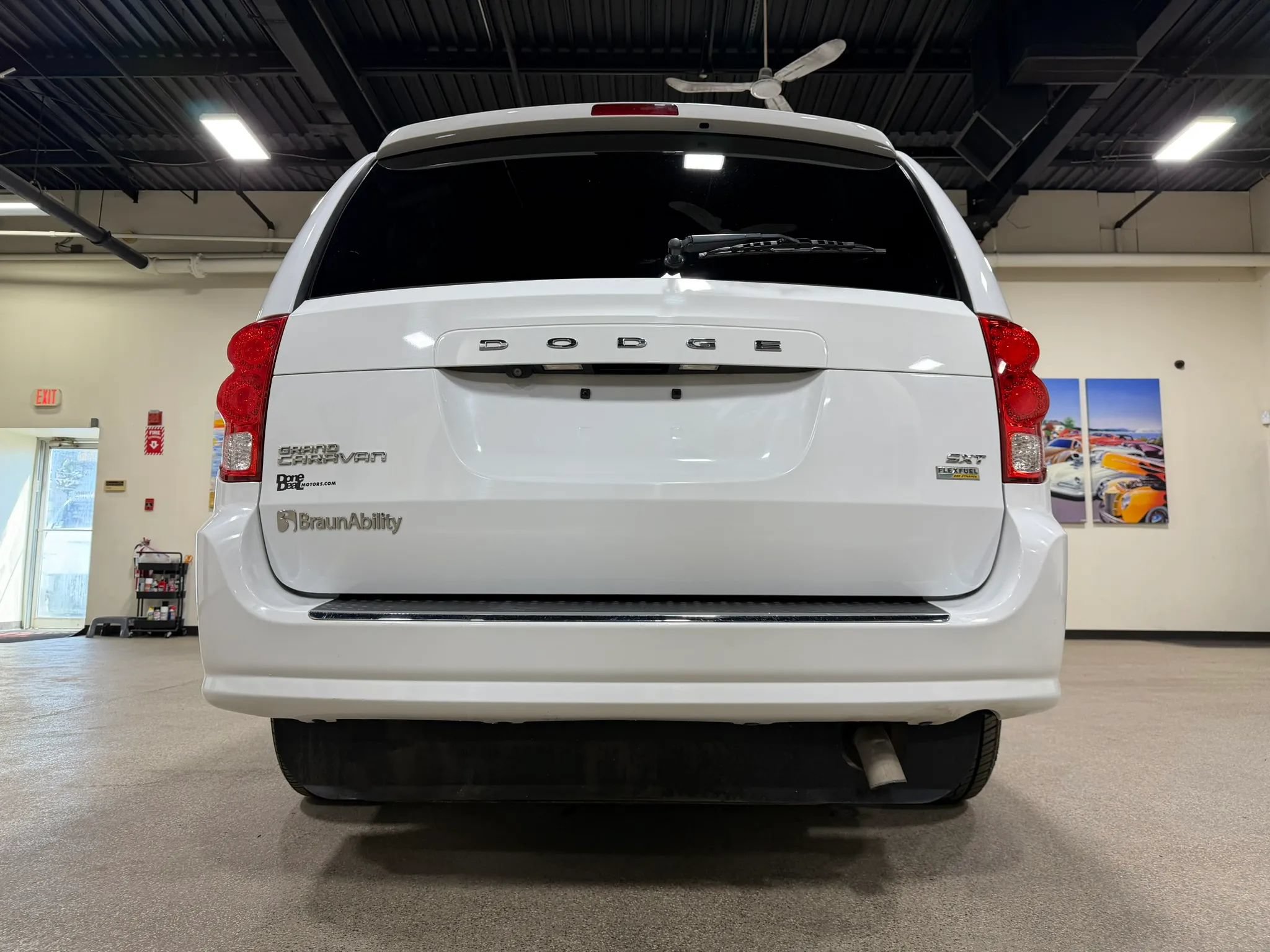 Used 2019 Dodge Grand Caravan SXT FWD image 19