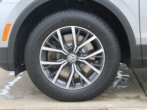 Certified 2020 Volkswagen Tiguan SE image 29