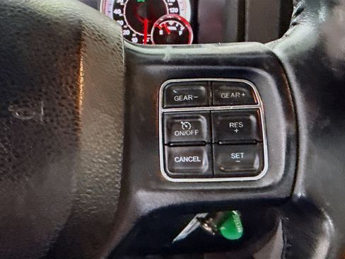 Used 2018 RAM 1500 Classic SLT w/ SLT Plus D￩cor Group image 15